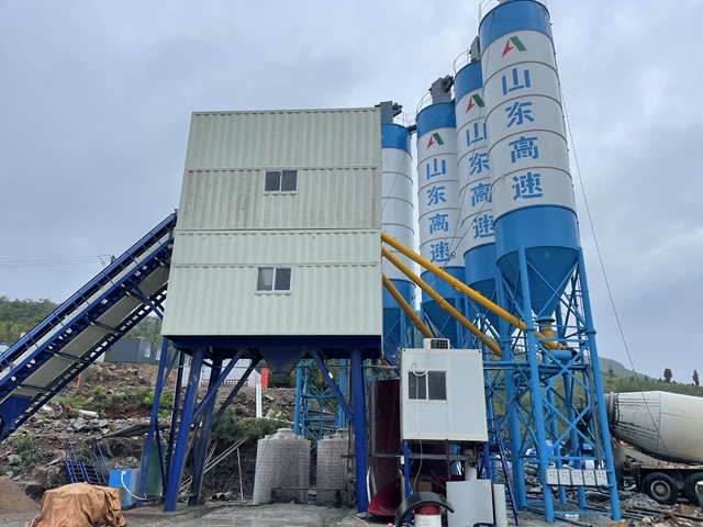 商品(pǐn)混凝土(tǔ)攪拌站(zhan)設備的(de)安全防(fáng)範有哪(nǎ)些？